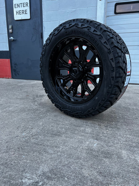 20x10 8x6.5 TIS 560B Gloss wheels and 33x12.50 Venom XT tires
